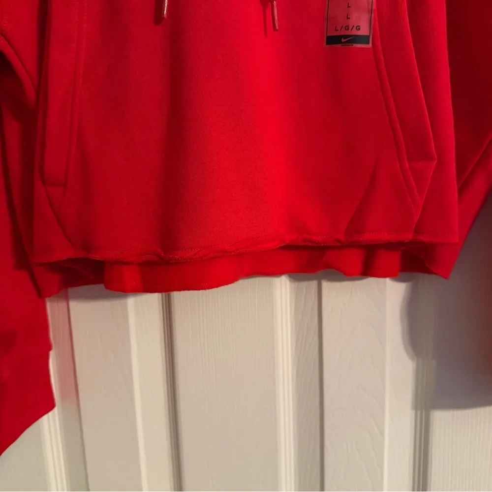 Women’s Nike Chicago Bulls Red Pullover Hoodie - Picture 4 of 12